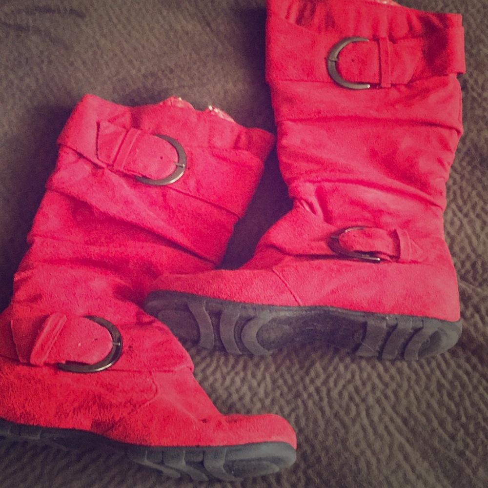 Red buckle Boots